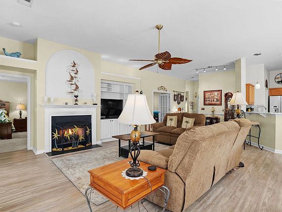 3rd image of 138 Seville Dr.