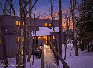 66 Cross Country Ln, Tannersville, PA 18372