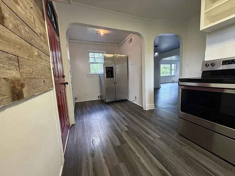 1095 S Ray Ave — Photo 9