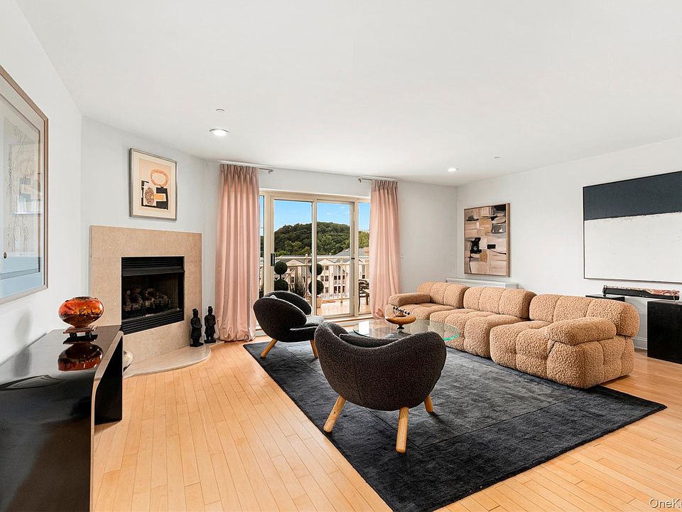 1st image of 417 Harbor Cove