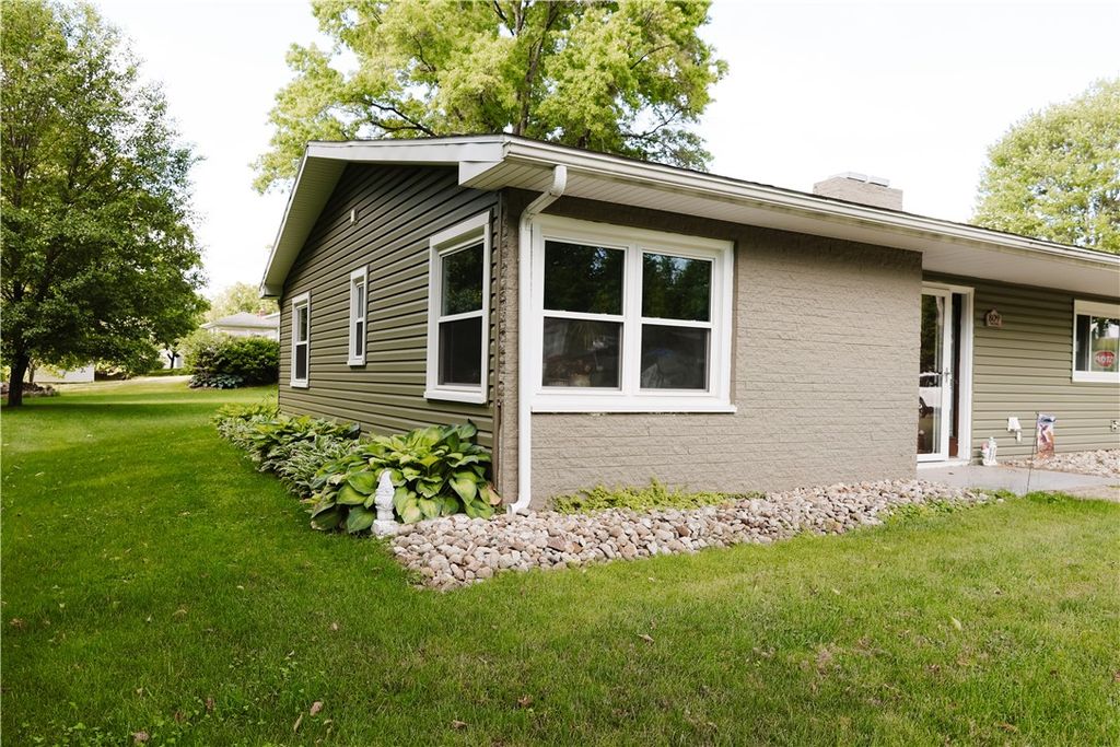 809 E Pine St, Grove City, PA - View 2