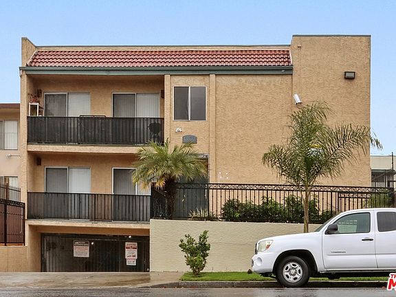 2nd image of 4067 Oakwood Ave
