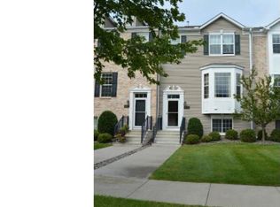 10075 Indigo Dr, Eden Prairie, MN 55347