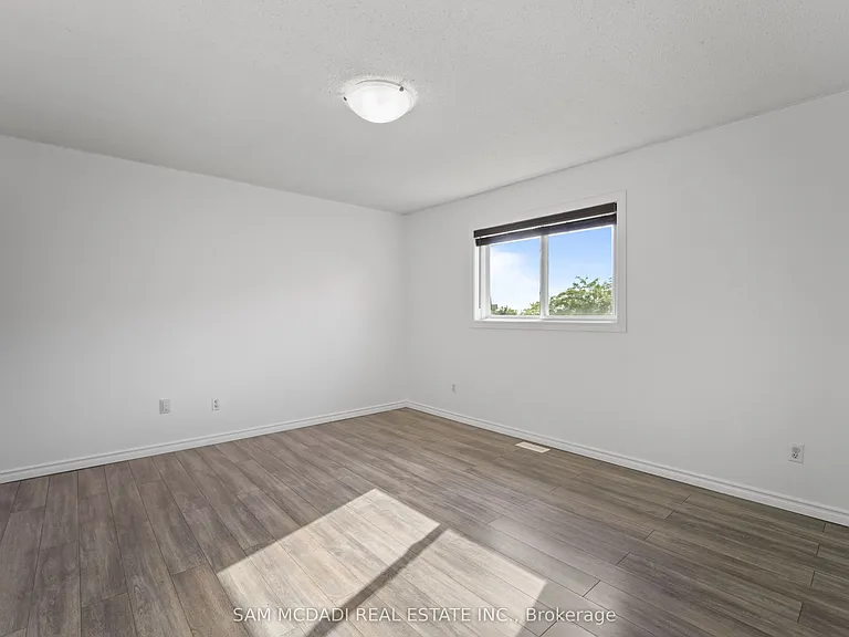 87 Rundle Cres — Photo 11