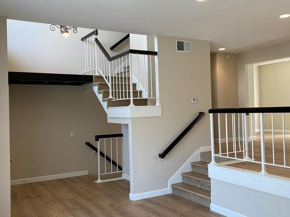 1st image of 24 Gretel Ct