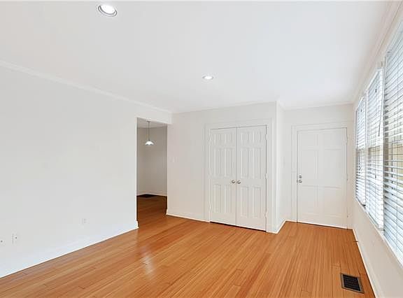 4th image of 5607 Prytania St APT E