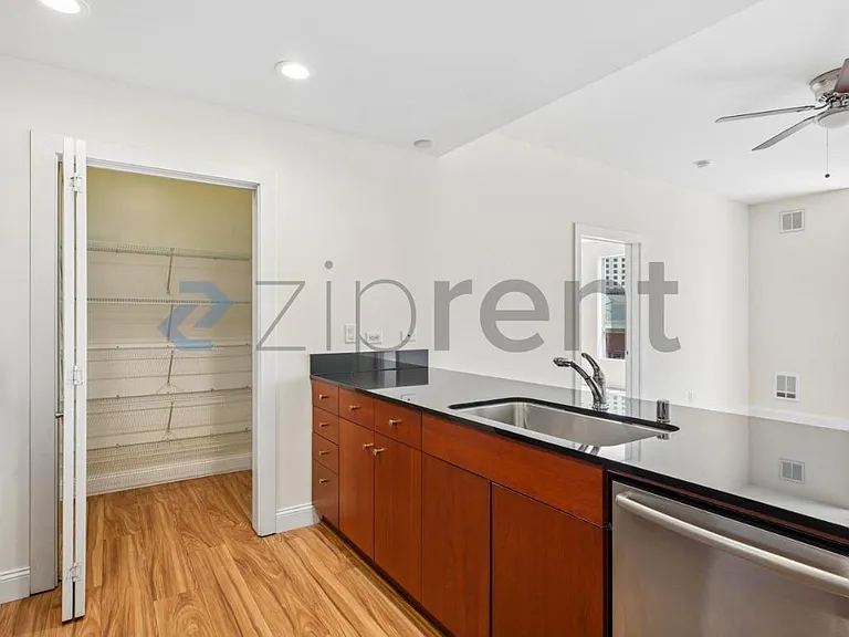 585 9th St #313 — Photo 10