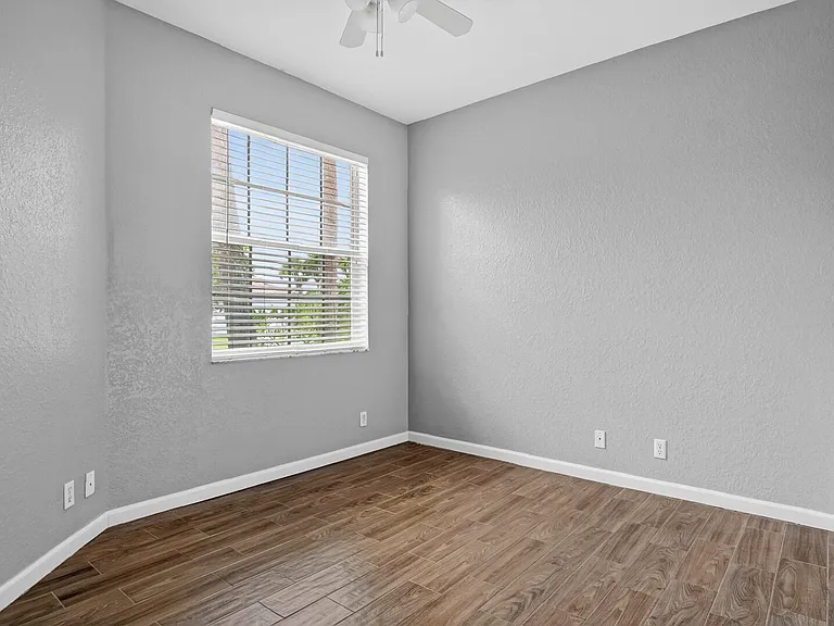 671 NW Stanford Ln — Photo 16
