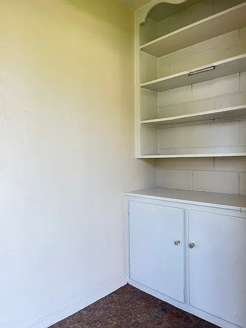 1/1 half duplex close to shopping, $1,050/month — Photo 3