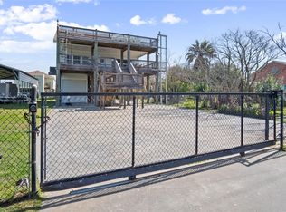 948 Kahla Dr, Crystal Beach, TX 77650