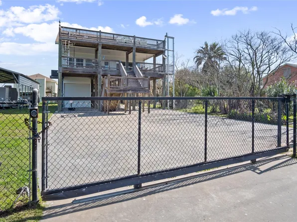 948 Kahla Dr, Crystal Beach, TX 77650