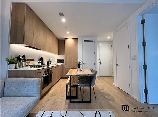 Rented by Batra Group Inc | media 9