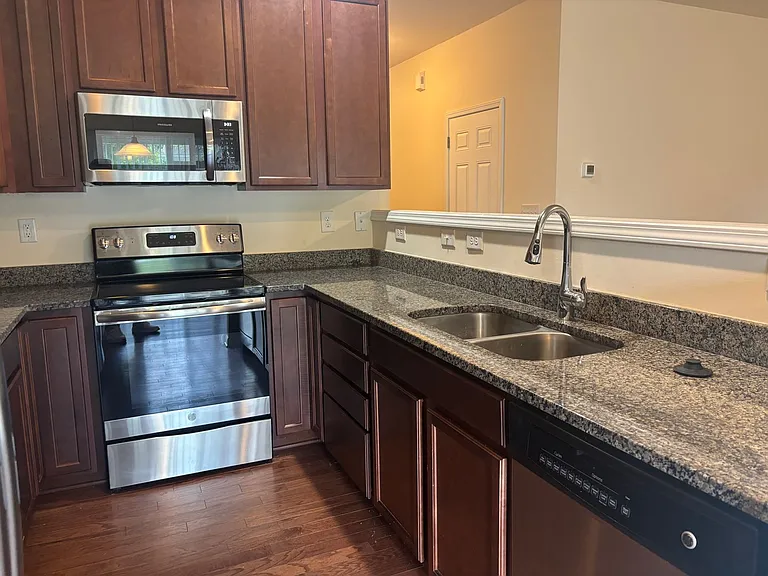 4602 Quinton Ln — Photo 8
