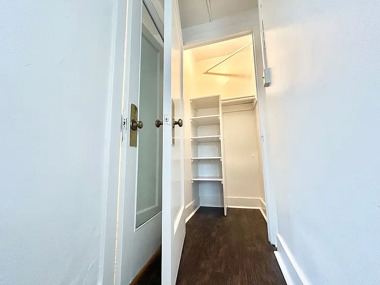 Burlingame Apartments — Photo 27