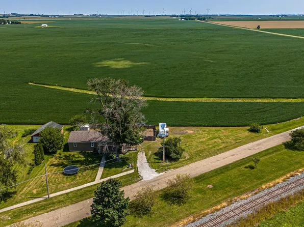 426 Main St, Emden, IL 62635