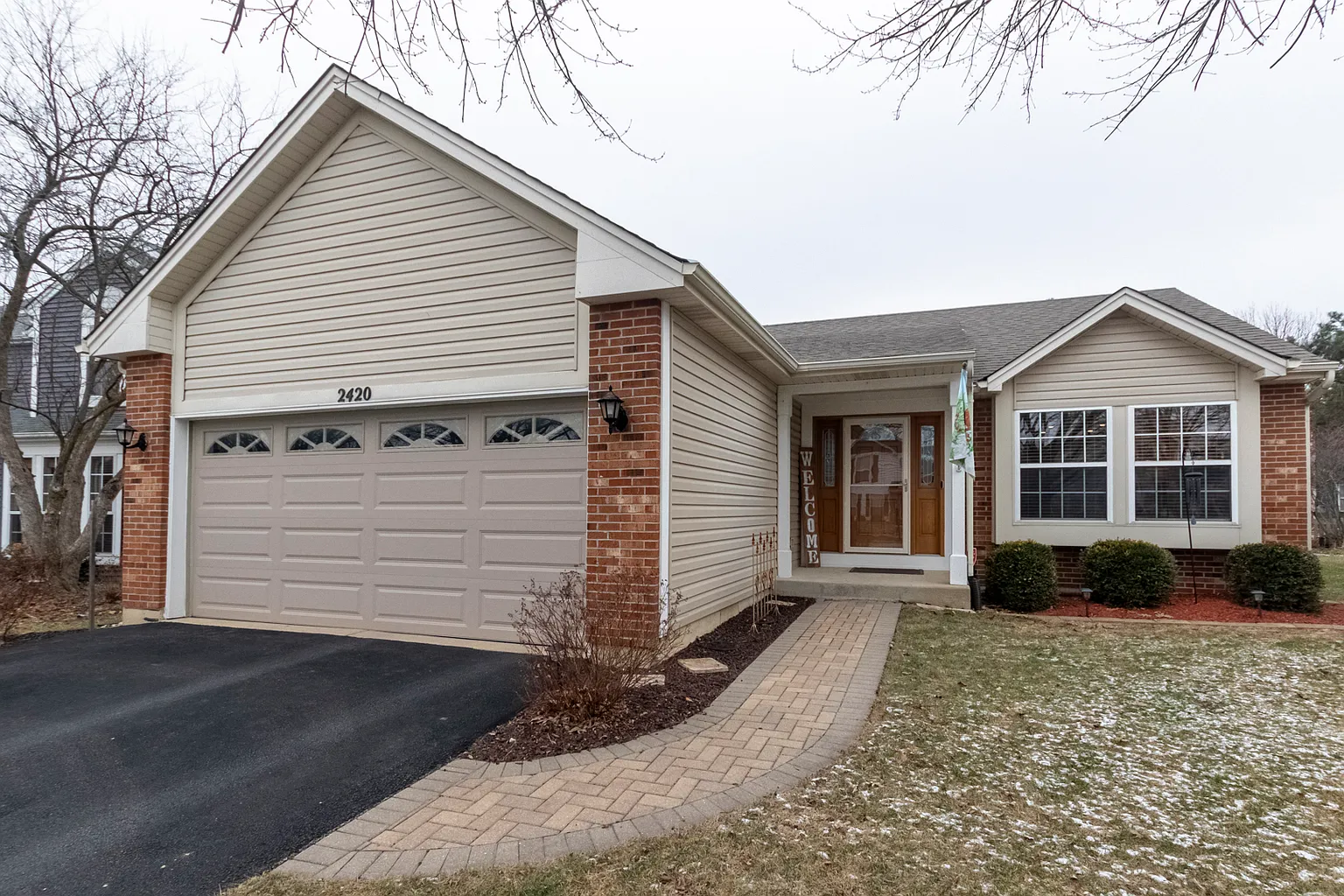 2420 Deerfield Dr photo 1