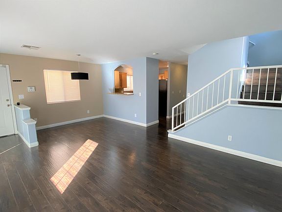 3rd image of 5581 Ness Ave