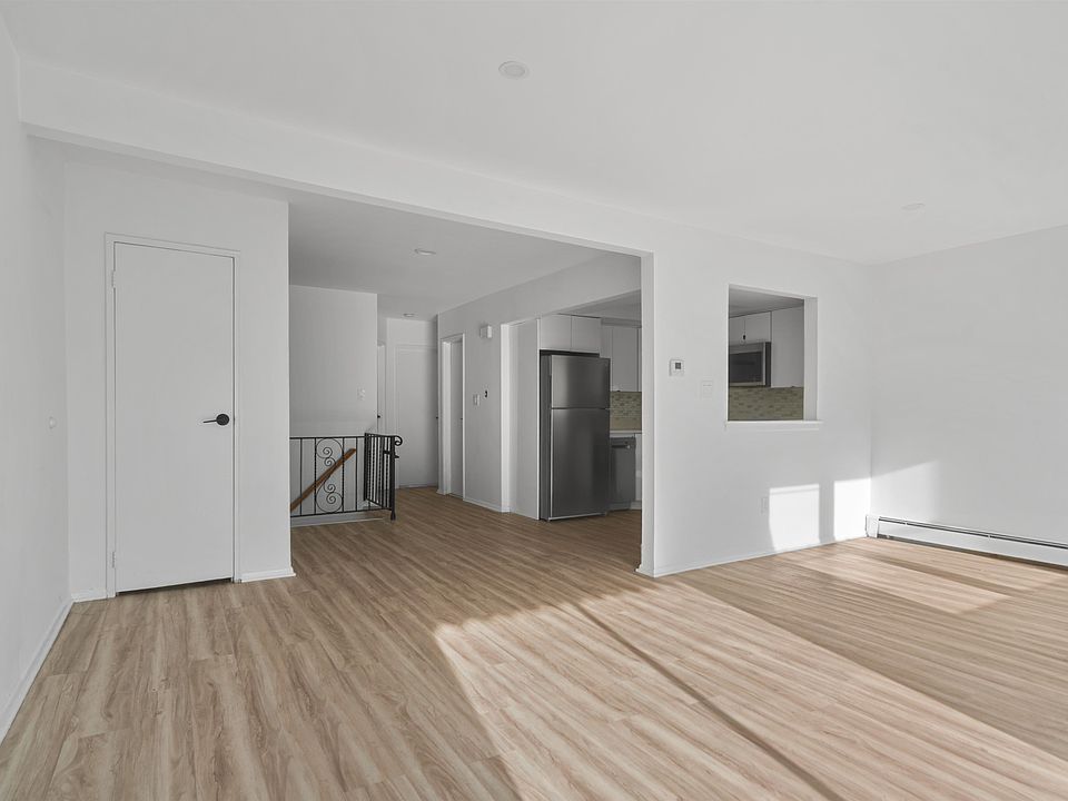 1st image of 4017 Hudson Ave Floor 3