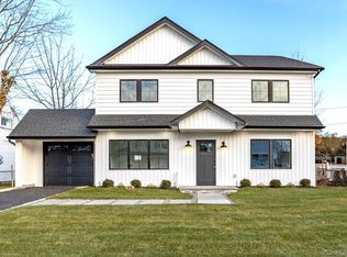 24 Rim Lane, Hicksville, NY 11801