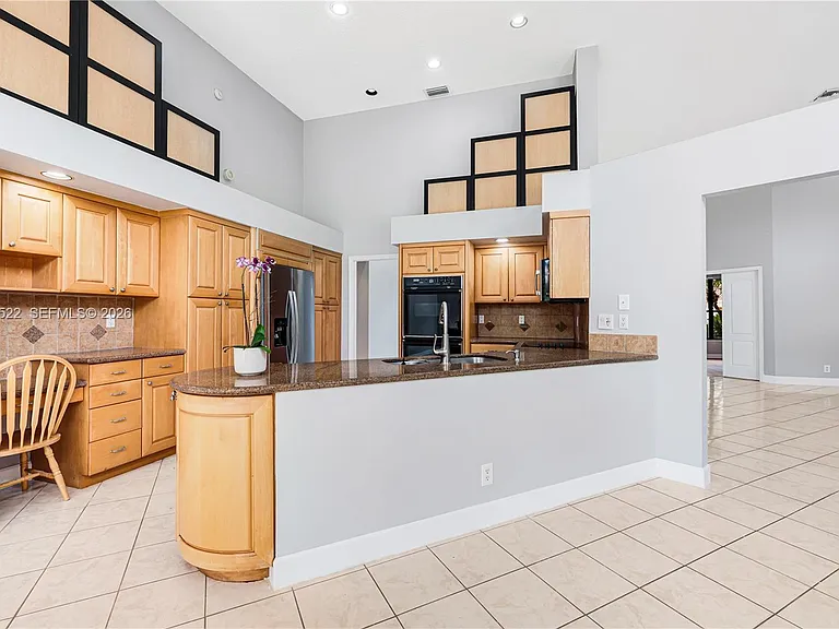 1256 Manor Dr S — Photo 15