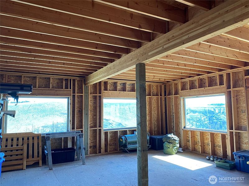 5th image of 31725 N Hawk Creek Ranch Rd
