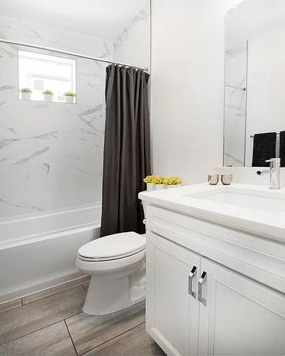 Bathroom 4 (main floor)