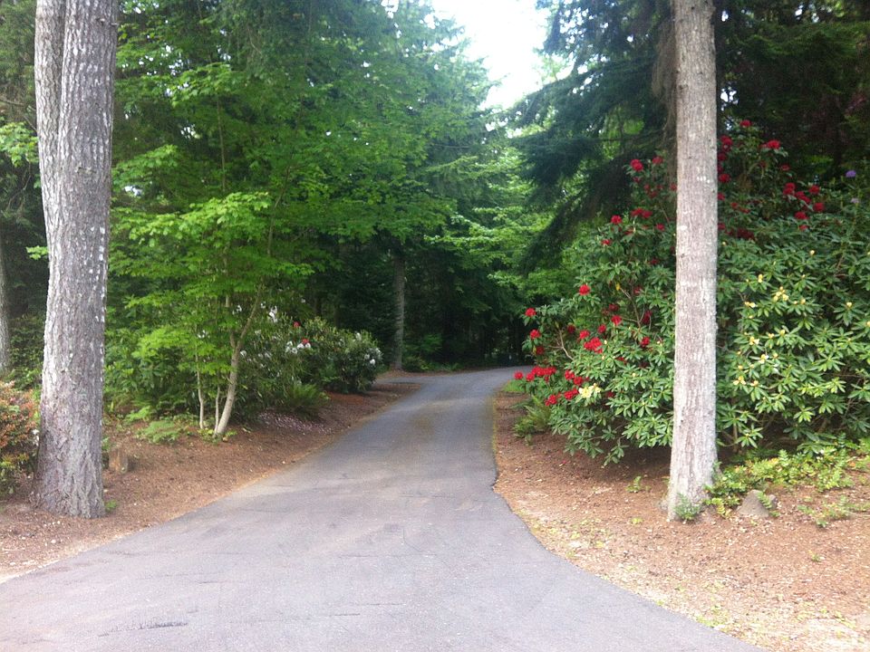 Private, paved driveway