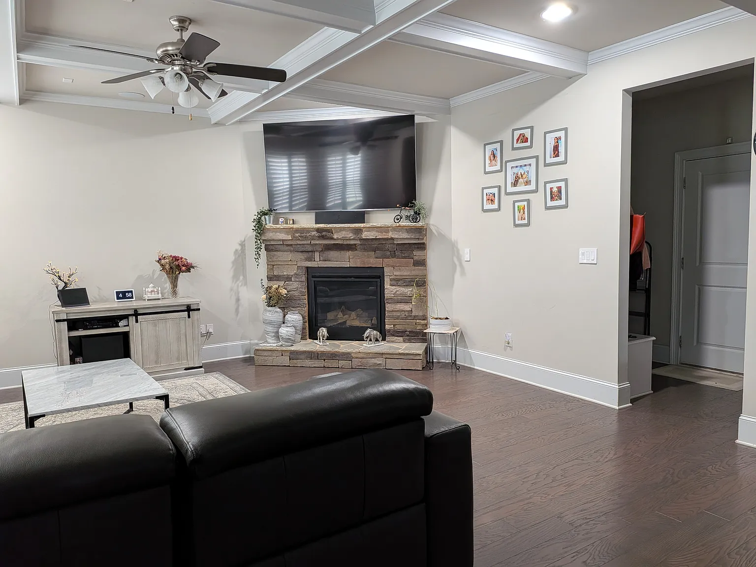 6 bed, 4020 sqft, $3,999 — Photo 2