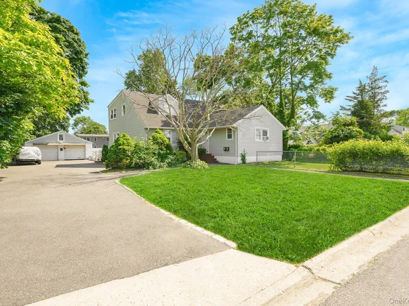 733 14th Street, West Babylon, NY 11704