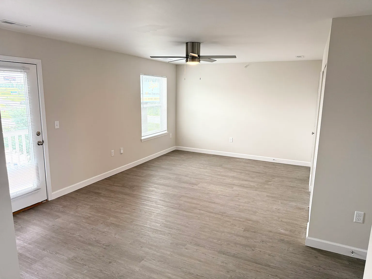 2 bed, 935 sqft, $1,075 — Photo 2