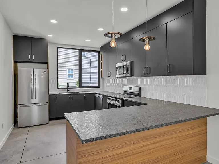 2227 Bailey Ave — Photo 6