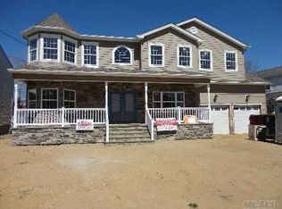 2101 Manfield Ave, Merrick, NY 11566