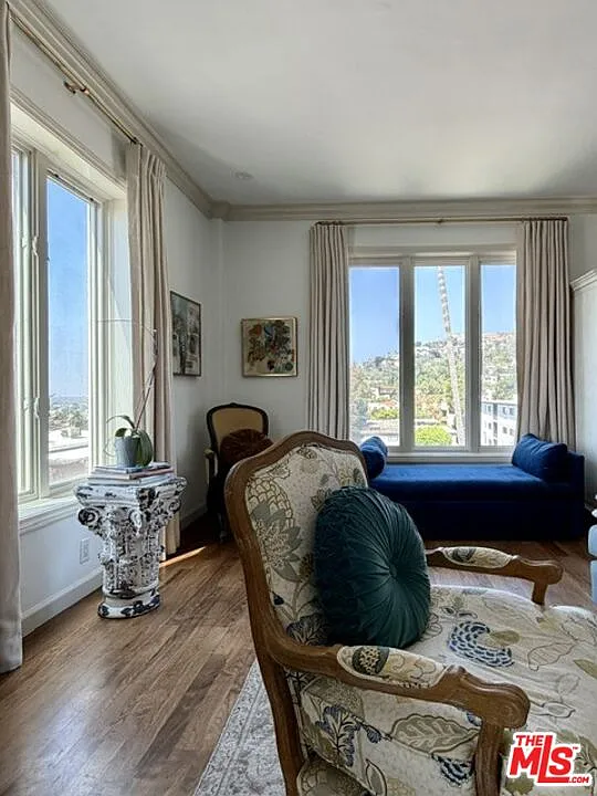 3 bed, 3.0 bath, 1817 sqft, $7,250 — Photo 4