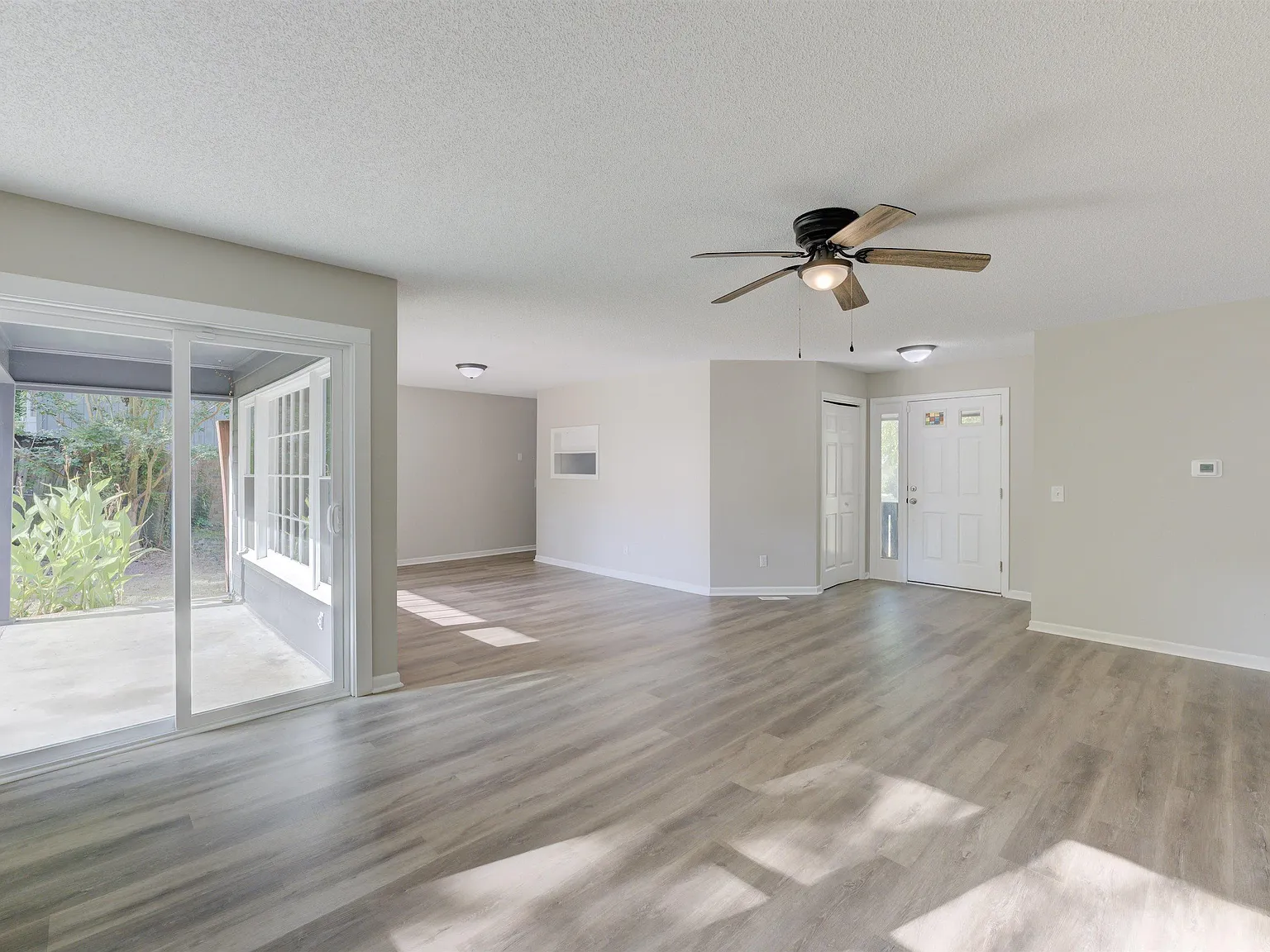 3 bed, 1361 sqft, $1,650 — Photo 4