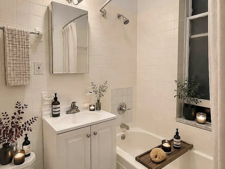 129 Perry St #4C — Photo 3