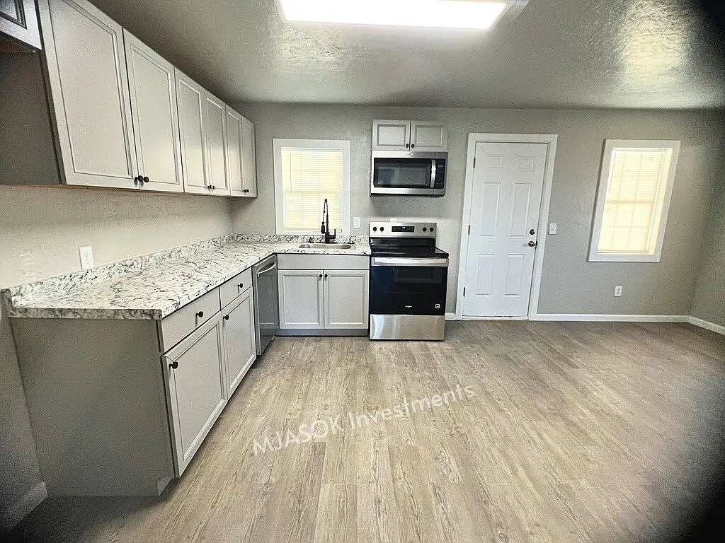 3 bed, 1.0 bath, 1032 sqft, $995 — Photo 3