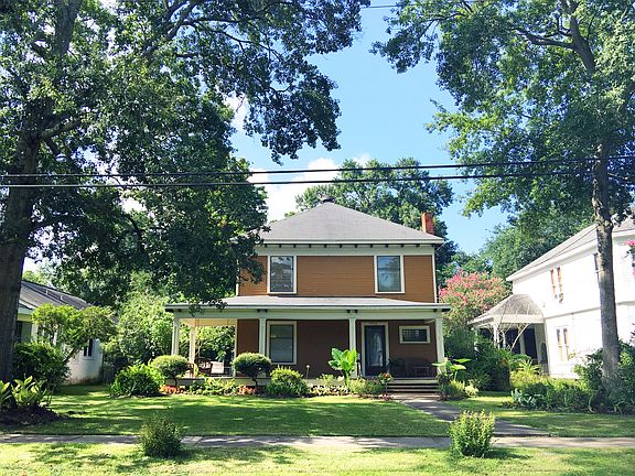 Large, landscaped front yard