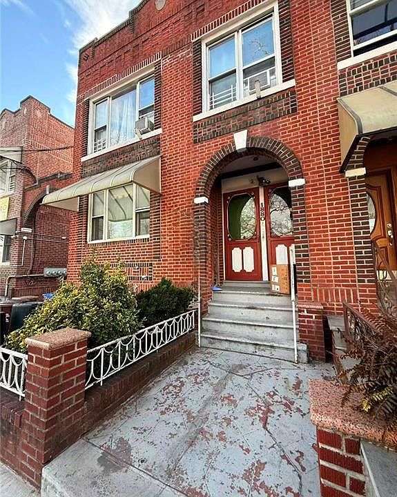 1st image of 1880 W 6th St