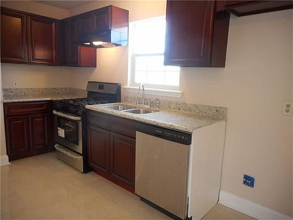 3rd image of 714 River Oaks Dr
