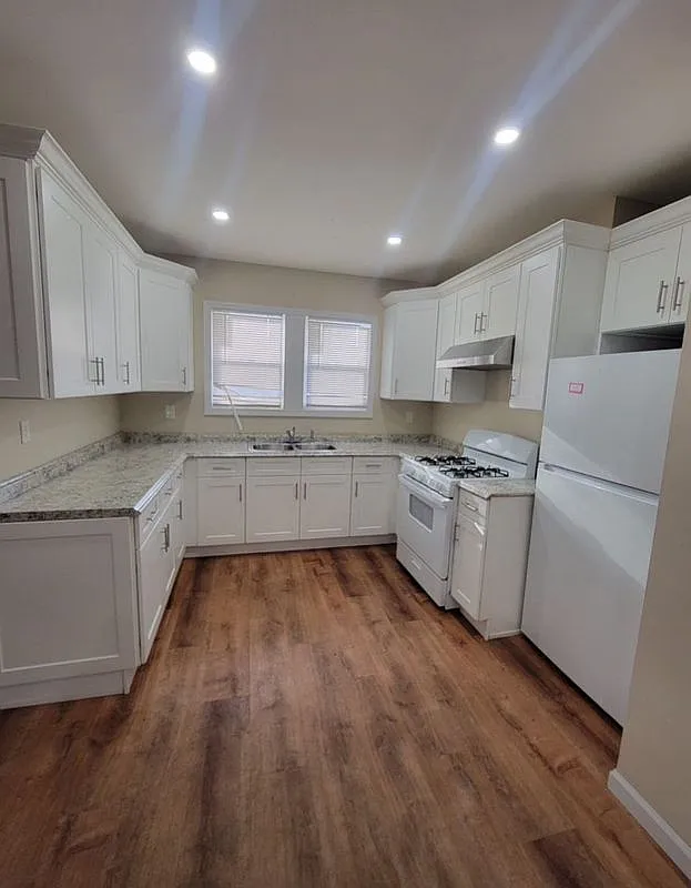 2 bed, 924 sqft, $3,000 — Photo 3