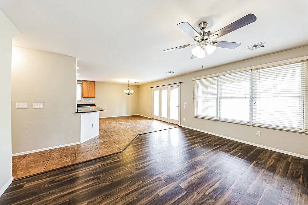 4 bed, 3.0 bath, 2285 sqft, $2,280 — Photo 4