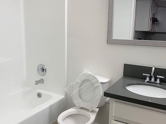 5th image of 724 S Berendo St #1D