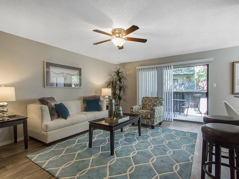 City Crest Apartments — Photo 3