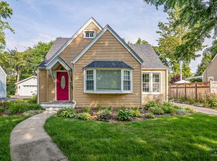 72 Elm St, Crystal Lake, IL 60014
