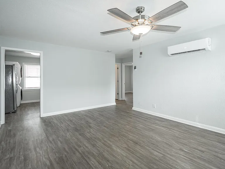 1208 W. Ocean View Apts — Photo 9