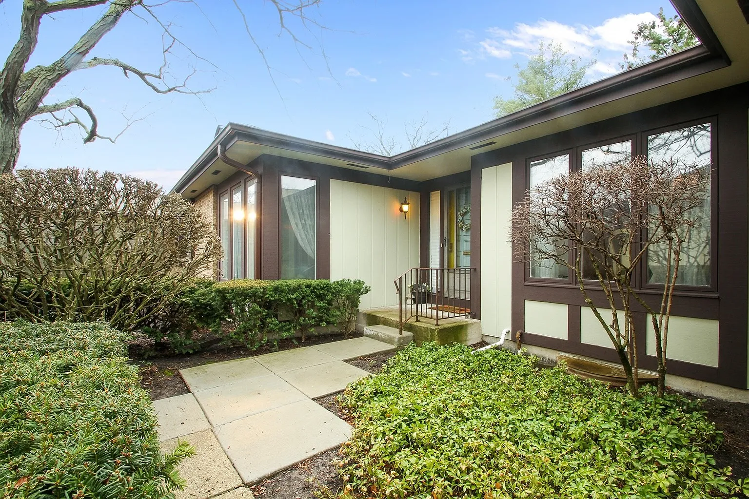 1420 Estate Ln photo 1