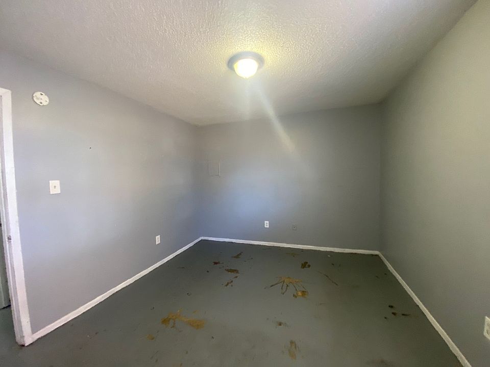 1st image of 1901 E Johnson Ave #4