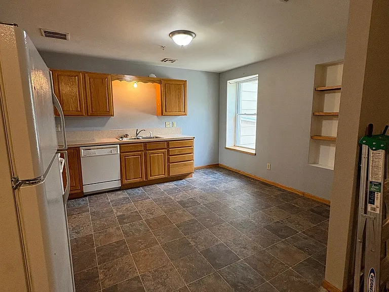 218 W Central Ave — Photo 3