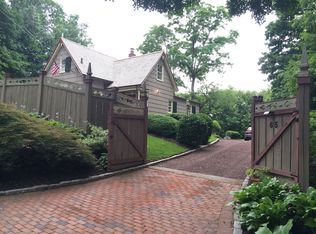 65 Sandy Hill Rd, Oyster Bay, NY 11771