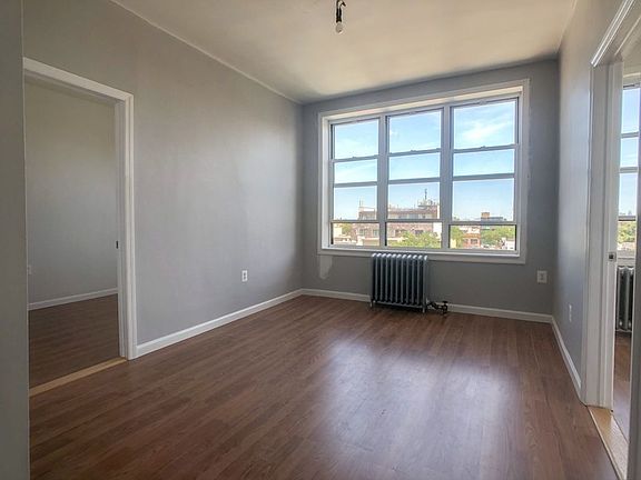 4th image of 2827 37th St APT 25